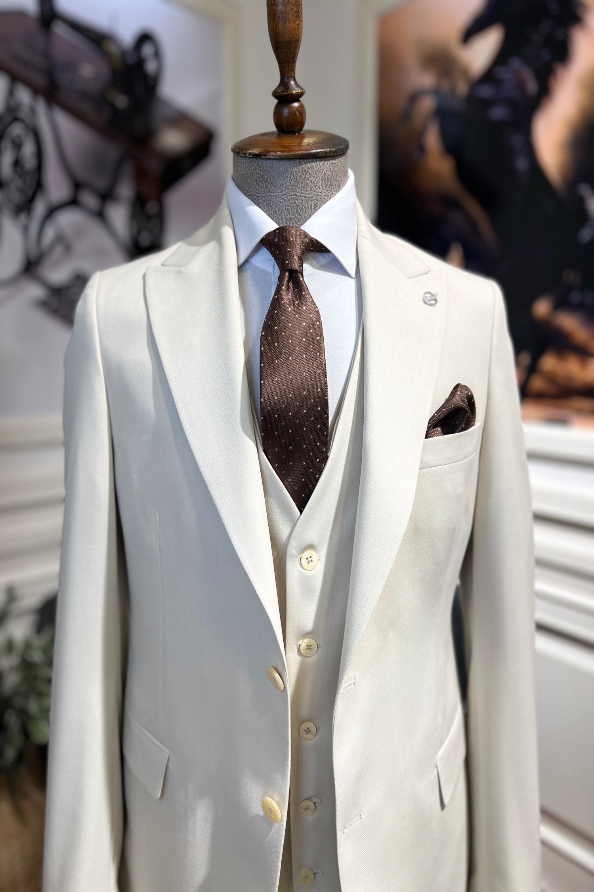 Cremefarbener Slim-Fit-Anzug von Guild Balkan