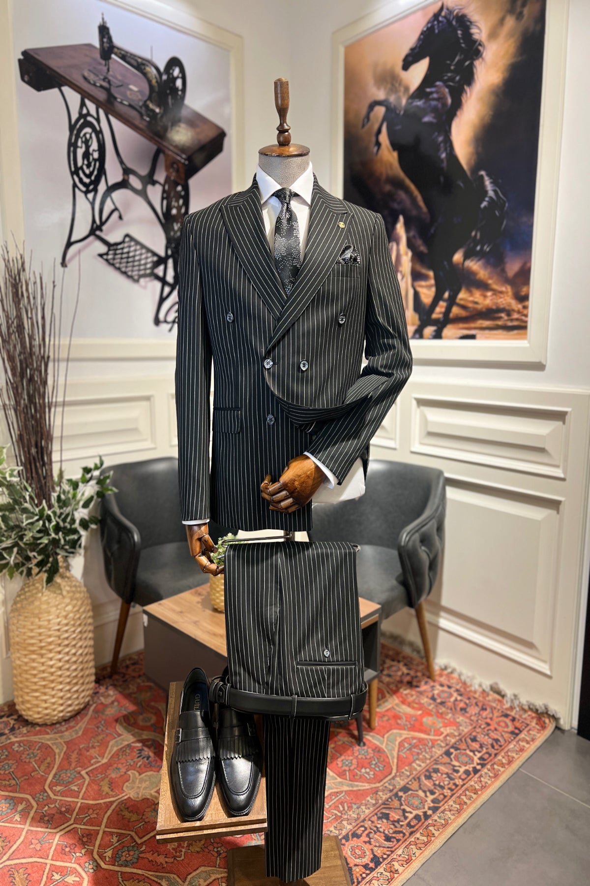 Schwarzer zweireihiger Slim-Fit-Anzug von Guild Zilina