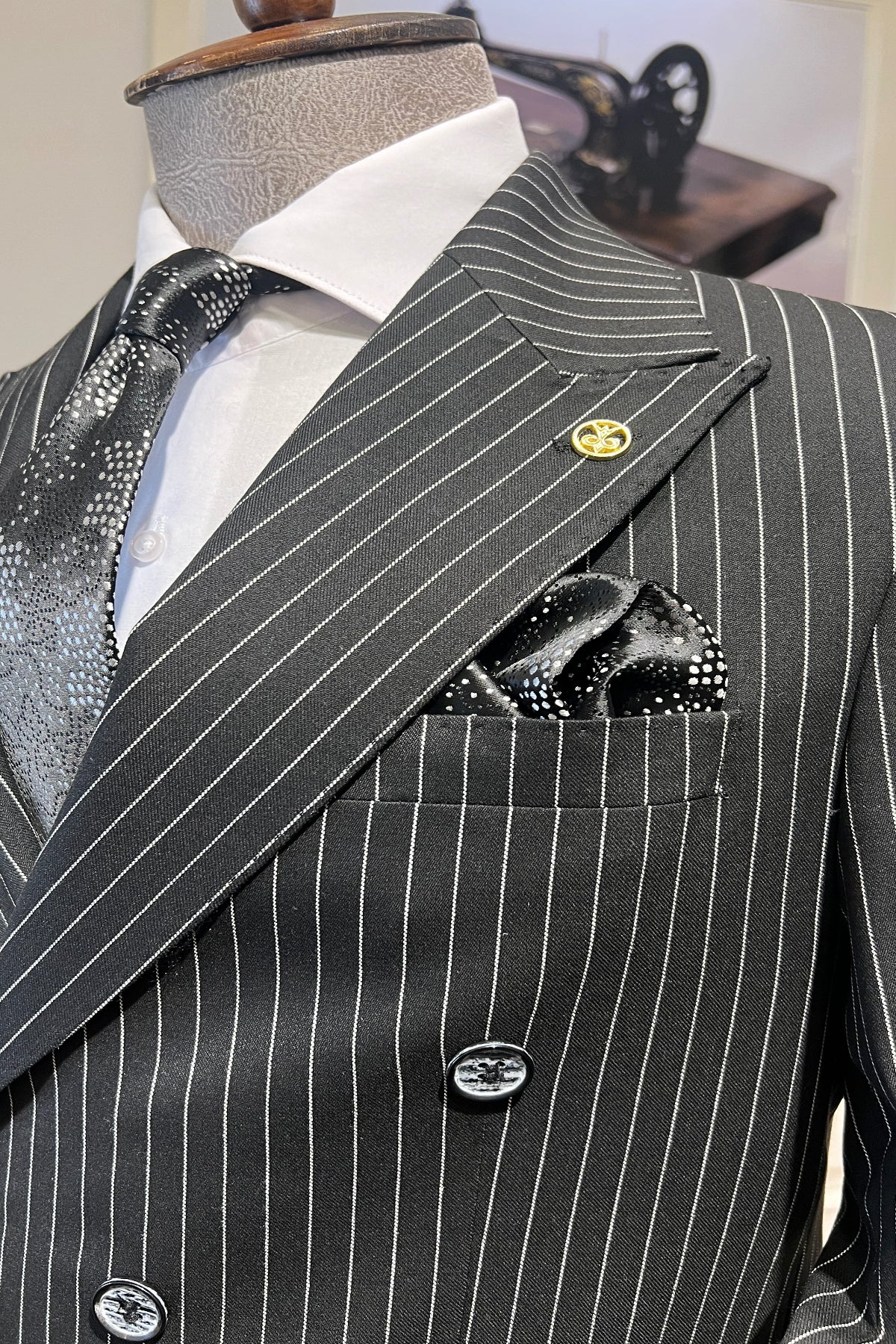 Schwarzer zweireihiger Slim-Fit-Anzug von Guild Zilina